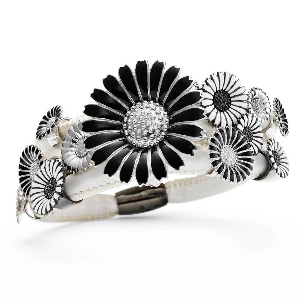 NEW STORY JEWELLERY daisy button in silver